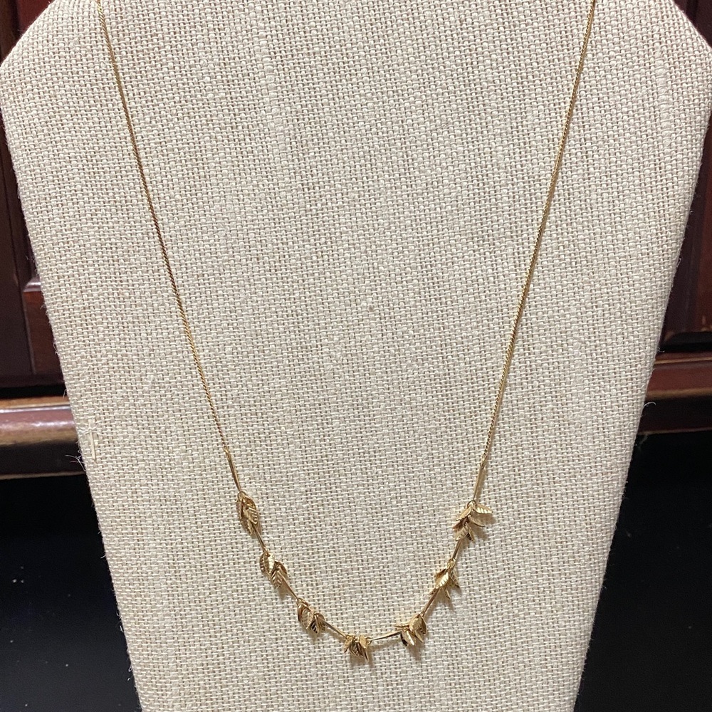 Trifari Vintage 30” Gold Leaf chain Necklace